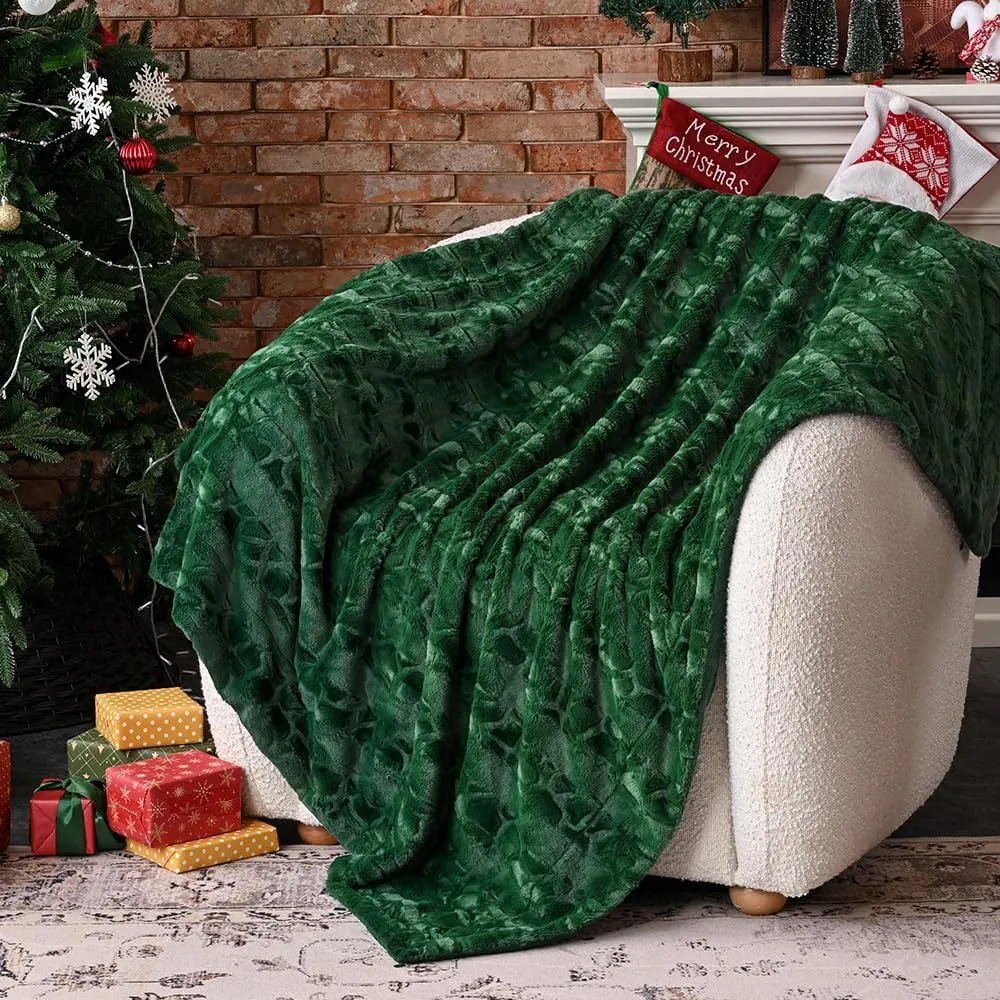 Krifey Faux Fur Throw Blanket, Super Soft Cozy Blanket, Luxury Fluffy Blanket Warm Bed Throw, Plush Christmas Blanket Gift for Women, Dark Green, 50" x 60"