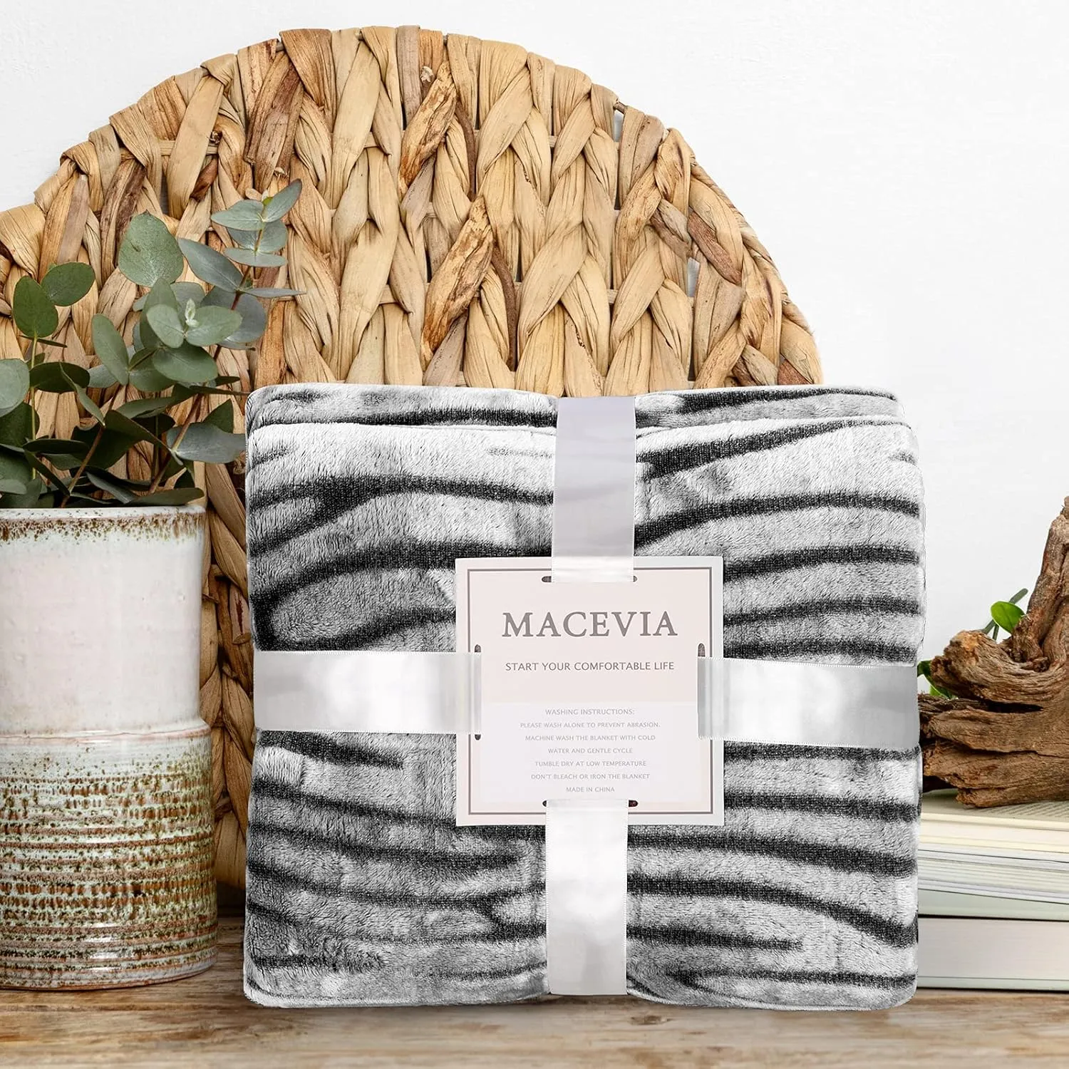 MACEVIA Sherpa Fleece Throw Blanket for Couch 3D Zebra Blanket Fuzzy Thick Warm Reversible Cozy Comfy Super Soft Blanket for Bed Sofa 490GSM - Black Zebra,50x60In