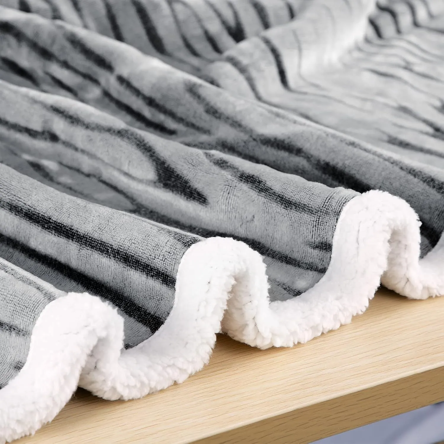 MACEVIA Sherpa Fleece Throw Blanket for Couch 3D Zebra Blanket Fuzzy Thick Warm Reversible Cozy Comfy Super Soft Blanket for Bed Sofa 490GSM - Black Zebra,50x60In