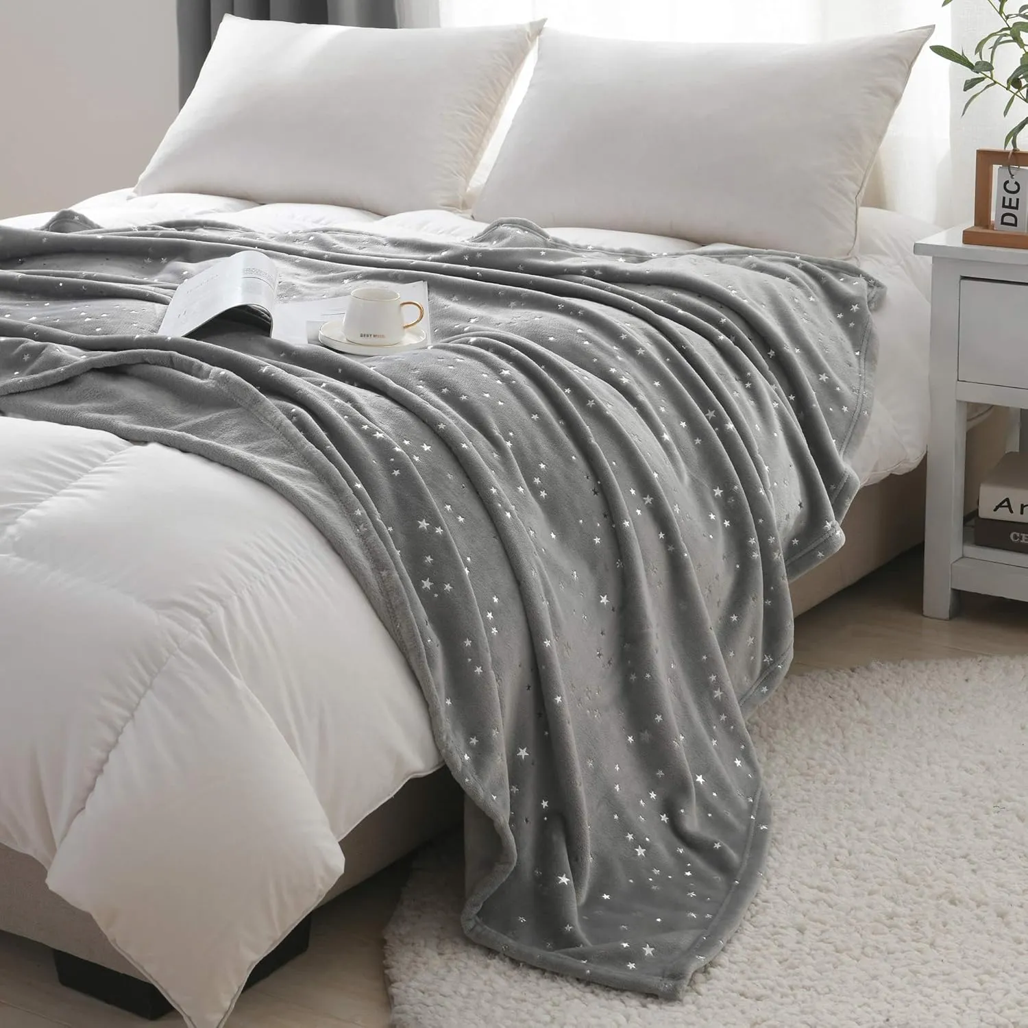 NANPIPER Throw Blanket Fluffy Bed Blanket All Season Ultra Soft Microfiber Sofa Fleece Foil Blankets(Throw Size 50"x65", Light Grey)
