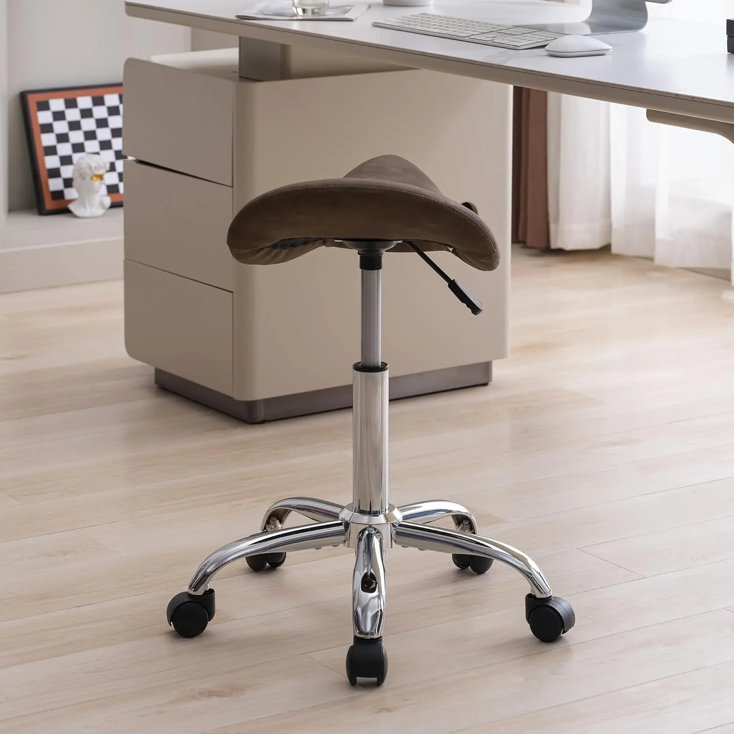 Saddle Stool, Swivel Saddle Stool with Wheels, Adjustable Rolling Stool 18"-26", Faux Leather Rolling Stool for Salon, Massage, Clinic, Lab, Office (Tan, 1PCS (18"-26"))