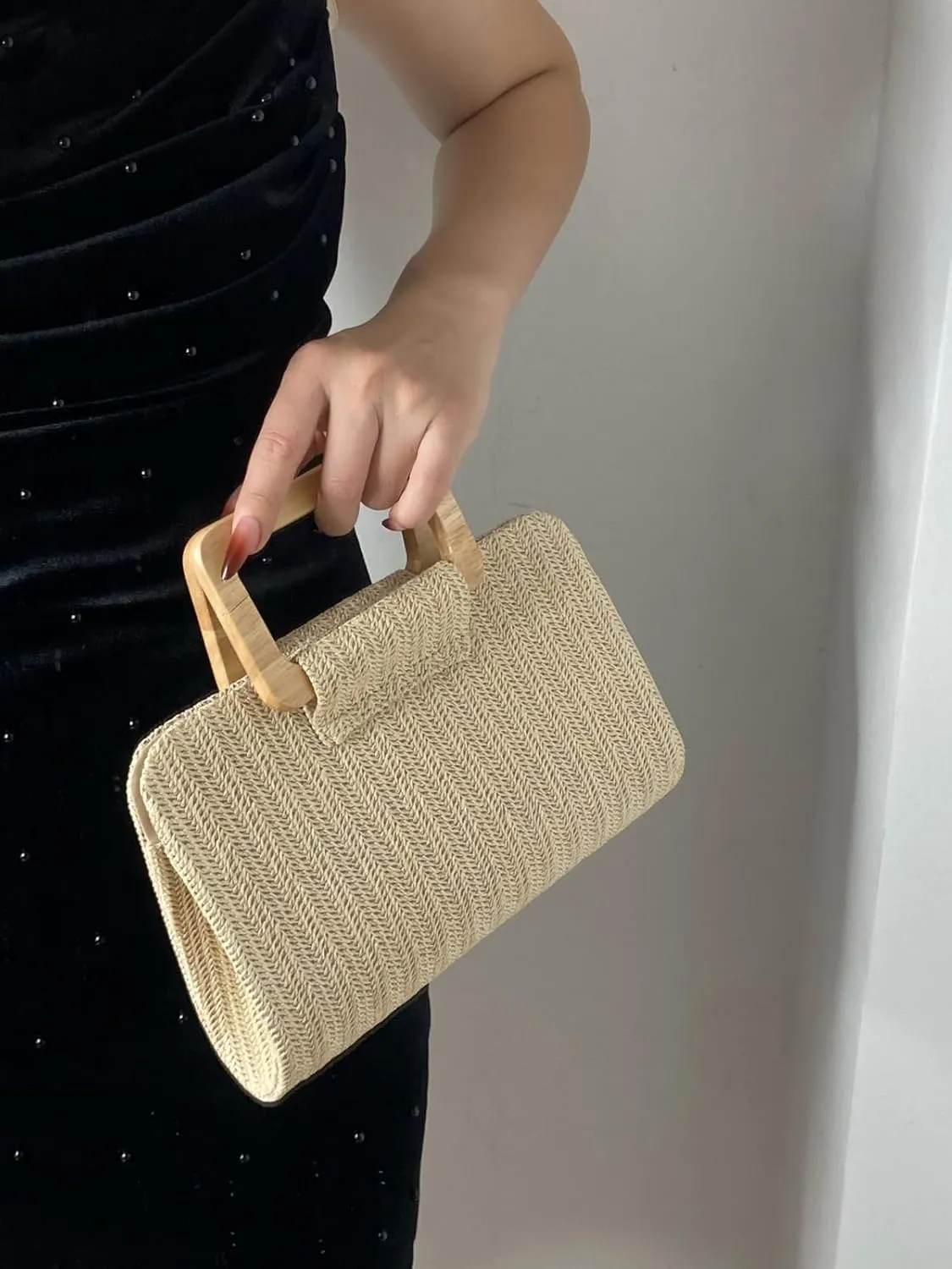 UMREN Straw Dumpling Clutch Purse for Women Woven Straw Clutch Evening Handbag Summer Vacation Beach Crossbody Bag