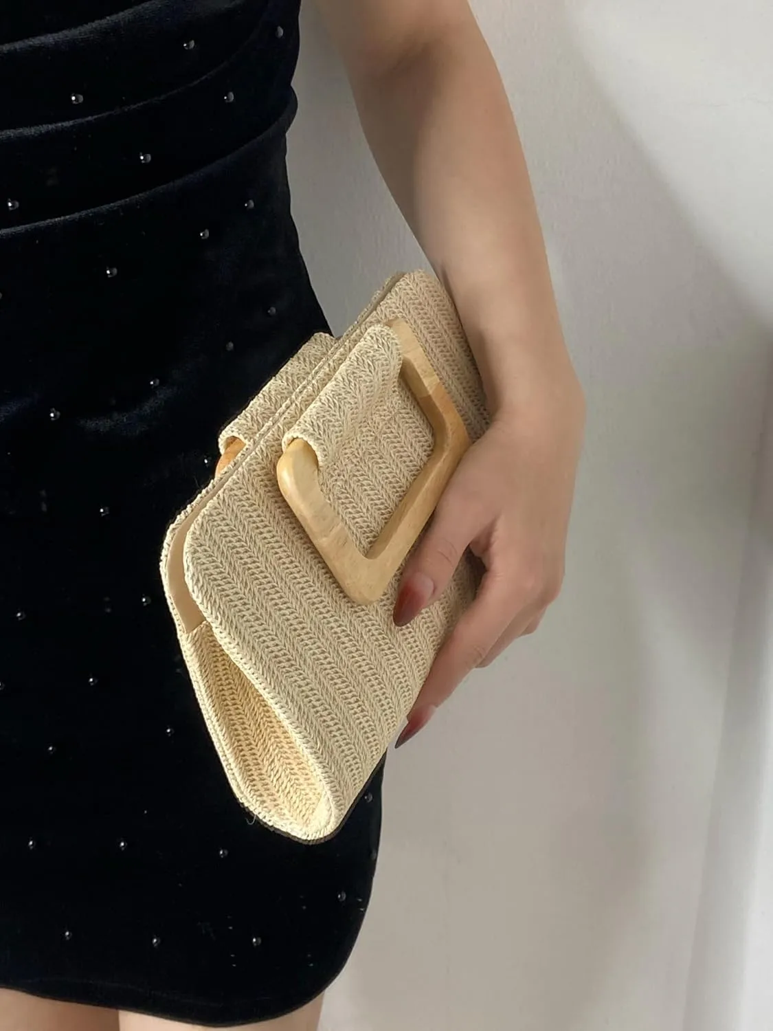 UMREN Straw Dumpling Clutch Purse for Women Woven Straw Clutch Evening Handbag Summer Vacation Beach Crossbody Bag