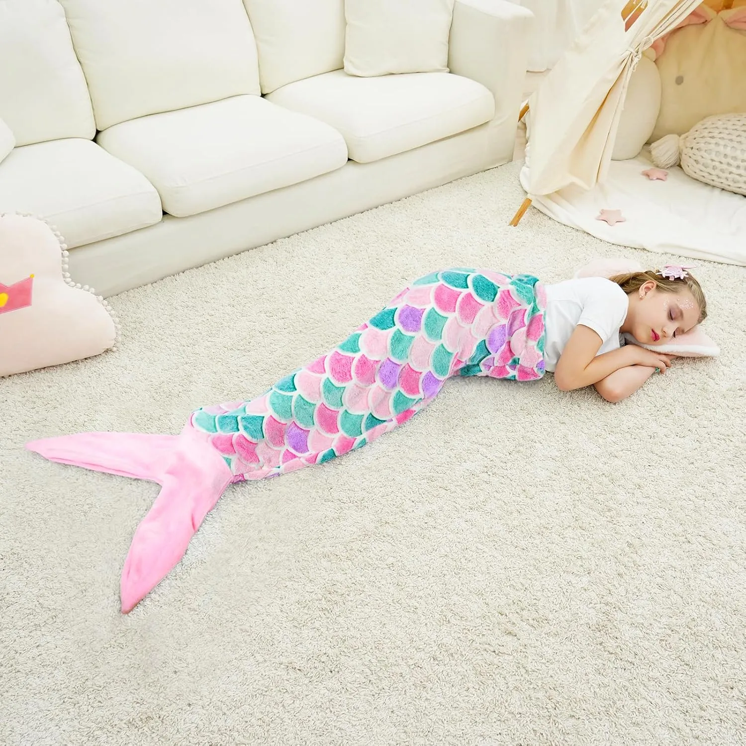 WERNNSAI Mermaid Tail Blanket - Wearable Mermaid Glow in The Dark Blanket for Girls Toddler Soft Flannel Snuggle Throw Mermaid Sleeping Bag for Kids Birthday (43.3” x 15.7”)